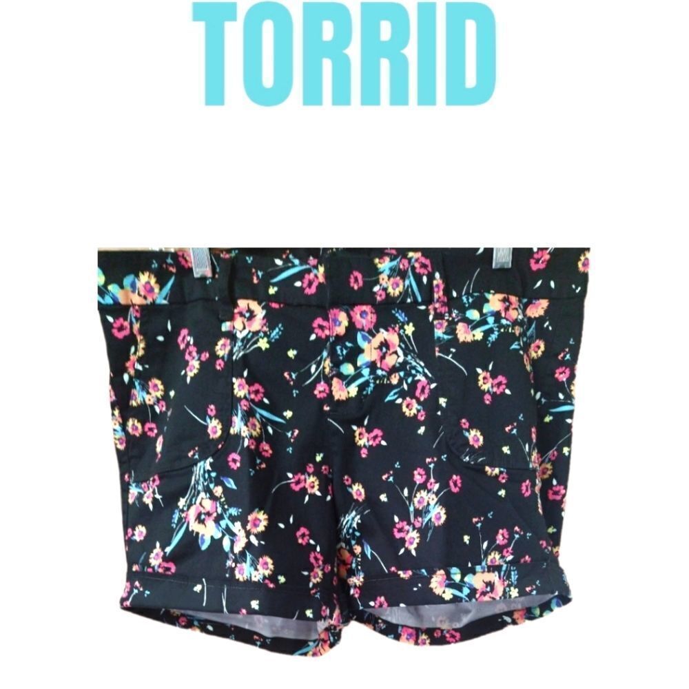 TORRID Plus Size LIKE NEW Black & Bright Floral Santeen Shorts.
